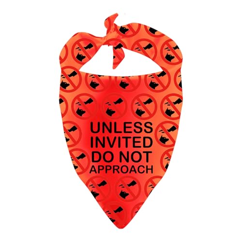Hundehalstuch mit Aufschrift "Unless Invited Do Not Approach" von BLUPARK