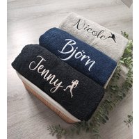 Personalisiertes Handtuch Mit Gesticktem Namen Oder Text, Personalisierte Gestickte Handtücher Fußball Golf Tennis Schwimmen Sauna Boxen von BMProduktveredelung