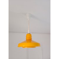 Mid Century Gelbe Opalglas Deckenlampe/Vintage Glas Pendelleuchte/Vintage Hängelampe/Mid Modern Light/Made in Jugoslavia von BMvintageArt