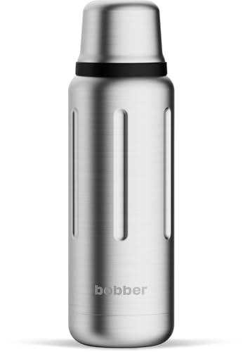 BOBBER Vakuumisolierte Edelstahl-Wasserflasche mit Becherdeckel, spülmaschinenfest, hält Getränke 24 Stunden heiß und 36 Stunden kalt, doppelwandige Kaffee-Thermoskanne für Heißgetränke (matt) von BOBBER
