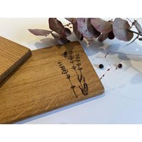 Frühstücksbrett Eiche Mit Bienen-Gravur | Hangefertigtes Holzbrett Geschenk Vesperbrett & Küchenhilfe Frühstücksbrett Eiche Mit Bienen-Gravur | Hangefertigtes Holzbrett Geschenk Vesperbrett & Küchenhilfe von BOSCOdesignbretter