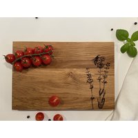 Schneidebrett Mit Bienen-Gravur | Hangefertigtes Holzbrett Geschenk Servierbrett & Küchenhilfe Schneidebrett Mit Bienen-Gravur | Hangefertigtes Holzbrett Geschenk Servierbrett & Küchenhilfe von BOSCOdesignbretter