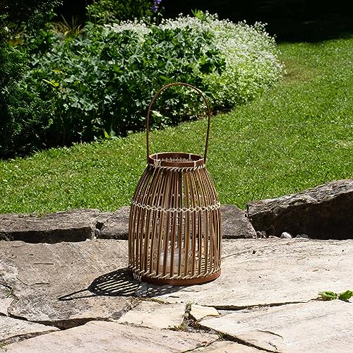 BOURGH Laterne Bambus RIPOSTO - Natur Holz Windlicht, Dunkelbraun, 25 cm hoch, mit Henkel, Kerzenhalter Windlicht Glas - Geeignet als Balkon Deko und für Garten, Terrasse und Wohnung von BOURGH