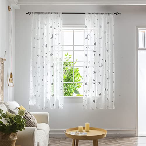 BOYOUTH Voile-Vorhänge mit Sternen und Mondmuster, für Fensterdekorationen, Stangentaschen, Vorhänge und Vorhänge für Schlafzimmer, Arbeitszimmer, Wohnzimmer, silberfarben, 2 Paneele, 99 x 130 cm von Boyouth