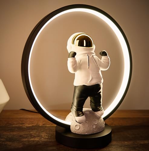 BRUBAKER Astronaut mit Hoodie und Gold verchromtem Helm in Sieger Pose - 33 cm Tischlampe mit LED Ring - Weltraum Nachttischlampe mit indirekter Beleuchtung und USB-C Stecker - Handbemalte Lampe von BRUBAKER