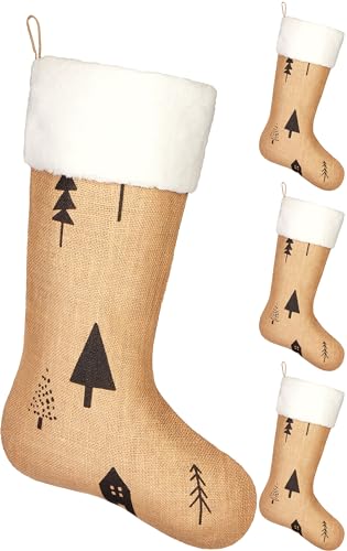 BRUBAKER Großer Weihnachtsstrumpf zum Befüllen und Aufhängen - 52 cm Nikolausstrumpf für Weihnachten und Nikolaus - Weihnachtsdeko Strümpfe Weihnachtssocken aus Jute - Haus im Wald - 4er Set von BRUBAKER