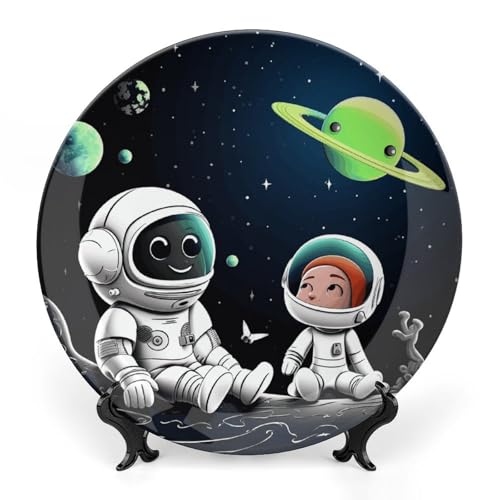 BSCKKDMN Dekorativer Teller aus Knochenporzellan, Astronaut und Alien, dekorative Keramikteller, mit Präsentationsständer, handgefertigte Keramik-Ornamente, Wandkunst, Dekoration für Zuhause, Küche BSCKKDMN Dekorativer Teller aus Knochenporzellan, Astronaut und Alien, dekorative Keramikteller, mit Präsentationsständer, handgefertigte Keramik-Ornamente, Wandkunst, Dekoration für Zuhause, Küche von BSCKKDMN