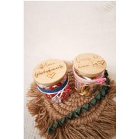 Vorratsglas - Naschglas Geschenkglas Mit Graviertem Holzdeckel Tischdeko Süßigkeiten Geschenk Vorratsglas - Naschglas Geschenkglas Mit Graviertem Holzdeckel Tischdeko Süßigkeiten Geschenk von BSmorethanwood