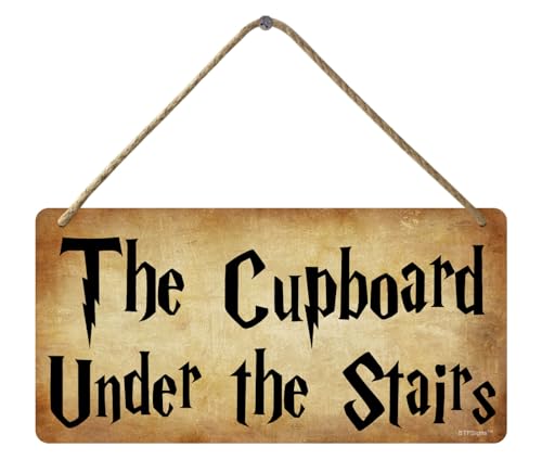 Holzschild zum Aufhängen, Motiv: The Cupboard Under The Stairs, Fantasy- und Zauberei-Themenschild, lustige Raumdekoration, 15,2 x 30,5 cm Holzschild zum Aufhängen, Motiv: The Cupboard Under The Stairs, Fantasy- und Zauberei-Themenschild, lustige Raumdekoration, 15,2 x 30,5 cm von BTFSigns