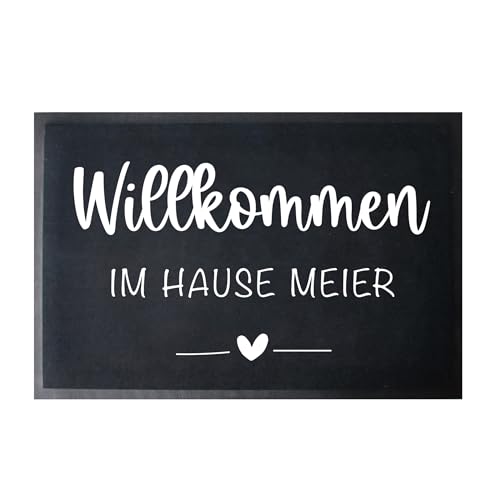 BUCHSTABENKULT Fußmatte „Familie“ - personalisiert mit Familien-Namen oder Wunschtext - Deko-Türmatte als Geschenk zum Einzug für innen und außen – extra dünn und rutschfest, 60 x 40 cm (60x40) von BUCHSTABENKULT