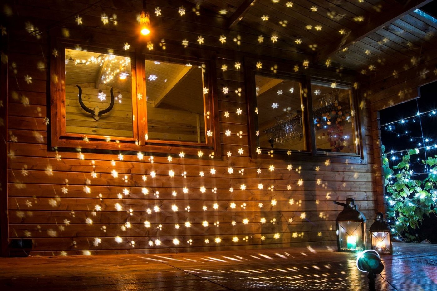 BURI Dekolicht »LED-Projektor mit Schneeflockenmotiven und Timer Hausbeleuchtung Wandbild« von BURI