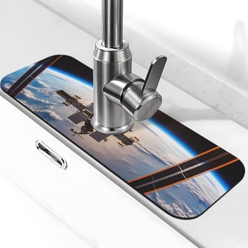 Internationale Raumstation Bild-Wasserhahnmatte für Küchenspüle, Spritzschutz, 14 x 38 cm, Diatomit, schnell trocknende Matte, Waschbeckenablage, super saugfähiger Wasserhahn-Saugnapf, Wasserhahngriff Internationale Raumstation Bild-Wasserhahnmatte für Küchenspüle, Spritzschutz, 14 x 38 cm, Diatomit, schnell trocknende Matte, Waschbeckenablage, super saugfähiger Wasserhahn-Saugnapf, Wasserhahngriff von BWLHJKE