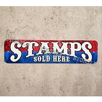 Metall-Schild Stamps Hier Verkauft Porto Usa Usps Post Service Briefträger Mitarbeiter Stempel Sammler Aluminium Mann Höhle von 923graphics