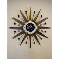 21-Zoll-Handmade Mid Century-Stil Starburst Uhr Von Royale Medium Teak Rays 50Er Jahre Zifferblatt in Marine-Weiß Mit Marine-Kugeln von BYROYALEONETSY