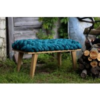 Samtende Der Bettbank, Hölzerner Gepolsterter Ottomane Für Wohnzimmer, Fußschemel, Gewebter Knoten, Waschtischhocker, Esszimmerstuhl von BaartLatvia