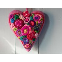 Handgemachtes Besticktes Filzherz Mit Blumen Als Einzigartiges Geschenk Für Mama Oder Oma Und Gartenliebhaber Freunde Handgemachtes Besticktes Filzherz Mit Blumen Als Einzigartiges Geschenk Für Mama Oder Oma Und Gartenliebhaber Freunde von BabaJagasFilzzauber