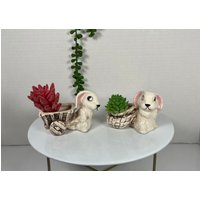 Keramik Osterhasen Mit Korb & Warenkorb Figuren 2 Stück Set Vintage 1960Er - 1970Er Frühling Sommer Landhaus Bauernhaus Kitschy Kaninchen Dekor von BabbettesYesterday
