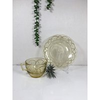 Vintage Bund Glas Rosmarin Gelb Dessert Teller Und Teetasse von BabbettesYesterday