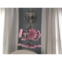 Baby Mädchen Mobile Wählen Sie Farben Filz Blume Mobile Krippe Größe | Baby-Rosen Kinderzimmer Deko Hängende Rosa Baby Mädchen Mobile Wählen Sie Farben Filz Blume Mobile Krippe Größe | Baby-Rosen Kinderzimmer Deko Hängende Rosa von BabeshowsMobiles