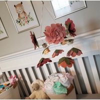 Krippe Größe Neutral Filz Blume Mobile | Baby-Rosen Kinderzimmer Deko Hängende |Neutral Baby Mädchen von BabeshowsMobiles