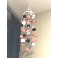 Schwarz Weiß Blush Rosa Kristalle Perlen Filzblume Handy| Rosen Mobile | Baby Mädchenzimmer Kinderzimmer Hängendes Dekor Geschenk Zur Geburt Schwarz Weiß Blush Rosa Kristalle Perlen Filzblume Handy| Rosen Mobile | Baby Mädchenzimmer Kinderzimmer Hängendes Dekor Geschenk Zur Geburt von BabeshowsMobiles