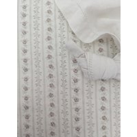 Neutrales Blumenbett-Bettlaken Beige Baumwolle, Rosen & Streifen Neutrales Blumenbett-Bettlaken Beige Baumwolle, Rosen & Streifen von Babiease