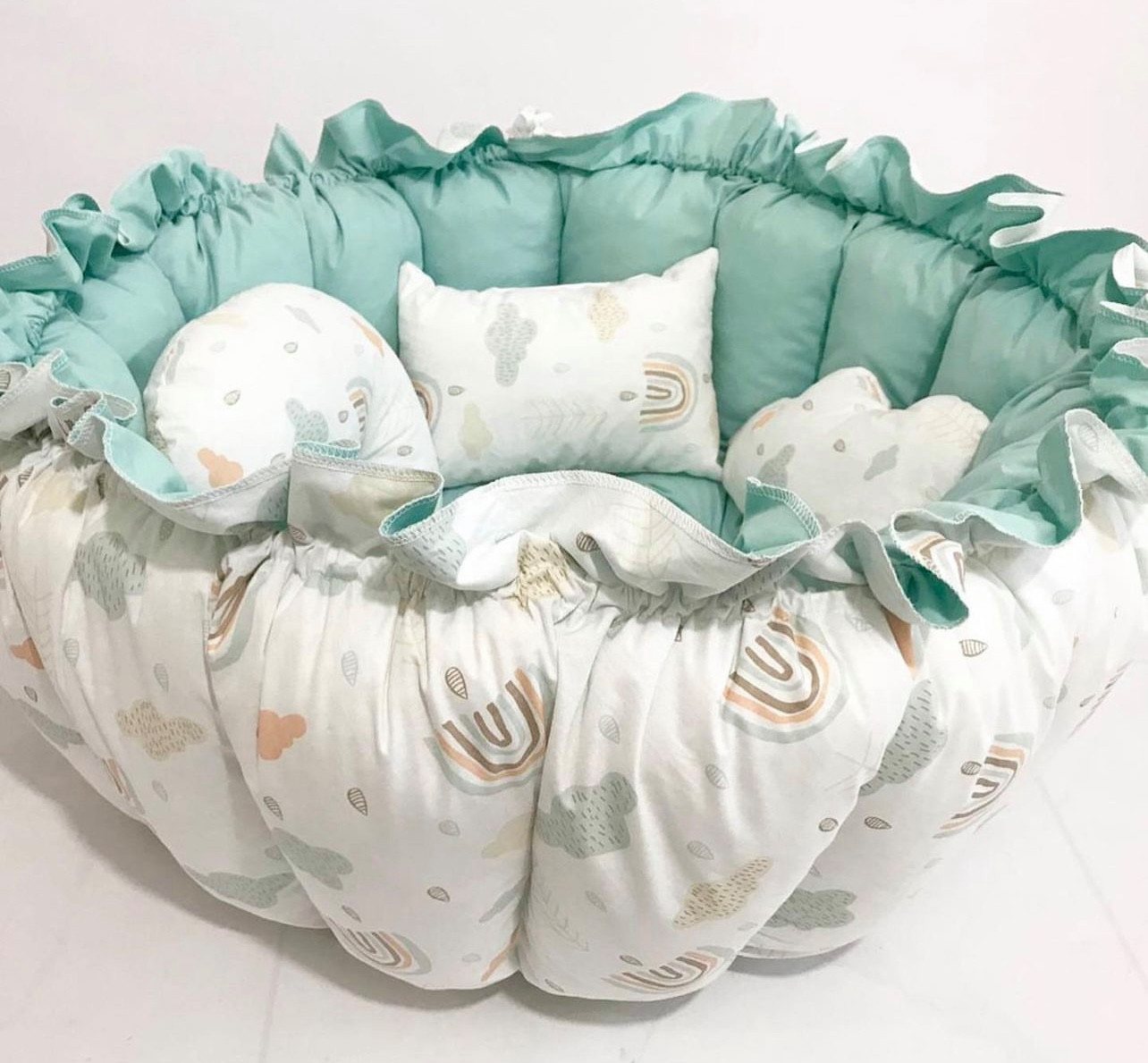 Baby Fancyroom Bettnestchen 2in1 Spielmatte Nestchen Babynestchen Babynest Kuschelnest, (4-tlg. Set mit 3 Motivkissen, dicke Spielmatte Krabbeldecke Spieldecke Kuschelnest), Handmade with Love von Baby Fancyroom