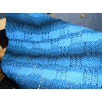 Blaue Bunte Handgemachte Handgestrickte Quadrate Und Spitze Baby Afghan Oder Babydecke von BabyAfghansByFran