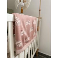 Babydecke Aus 100% Baumwolle in Rosa Mit Regenbogen Muster/Decke Für Neugeborene Kuscheldecke Babys Atmungsaktive 70x90 Babydecke Aus 100% Baumwolle in Rosa Mit Regenbogen Muster/Decke Für Neugeborene Kuscheldecke Babys Atmungsaktive 70x90 von BabyBeigeByRosa