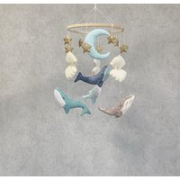Wal Baby Mobile, Mond Und Sterne Babyzimmer Deko, Geburtsstein von BabyBellsMobile