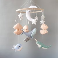 Meerestier Mobile Wal Narwal, Walfisch Mobile, Maritimes Dekor, Filz, Filz von BabyBellsMobile