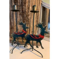Weihnachts Metall Handbemalt Vintage Set Von Zwei Rentier Kerzenhaltern in Ausgezeichnetem Zustand von BabyEmVintage