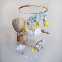 Jet Baby Mobile Für Kinderzimmer, Heißluftballon Mobile, Advanture Krippe, Schwangerschaft Geschenk, Shower Geschenk von BabyMobilesbyArtsis