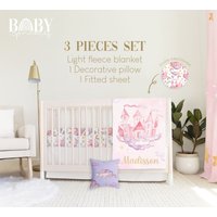 Enchanted Castle Bettwäsche-Set, Baby-Prinzessin-Bettwäsche, Märchen-Kinderzimmer, Prinzessinnen-Kinderzimmer, Personalisierte Babydecke von BabySprinklesCo