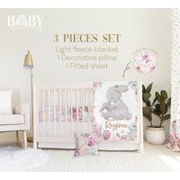 Floral Bunny Krippe Bettwäsche Set, Baby Bunny Bettwäsche, Wald Kinderzimmer, Personalisierte Babydecke, Mädchen Kinderzimmer von BabySprinklesCo