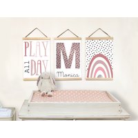 Boho Canvas 3Er Set Für Mädchen Schlafzimmer, Baby Name Print, Play All Day Print Wanddekoration Kinderzimmer, Leinwand Mit Regenbogen Pastell Farben von BabyTriffle