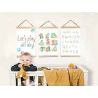 Neutrales Leinwand Hängendes Dekor Für Kinderzimmer, Alphabet & Zahlen Poster Lustige Dinosaurier, 3Er Set Drucke, Lerngeschenk Junge Mädchen von BabyTriffle