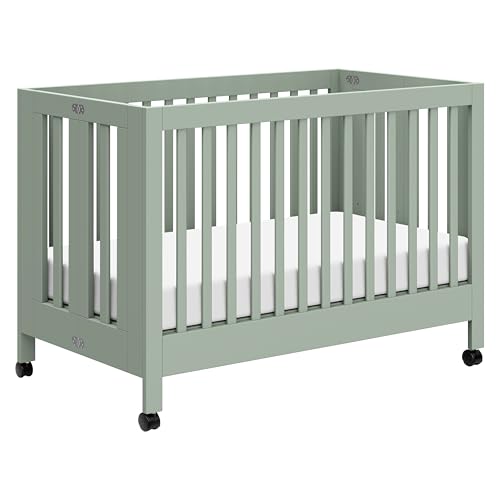 Babyletto Maki 2-in-1 tragbares faltbares Kinderbett mit Kleinkinderbett Umbauset in hellem Salbei, Greenguard Gold zertifiziert von Babyletto