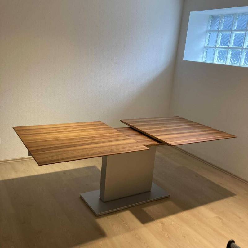 Esstisch Battuta Platte Nussbaum Gewachst Ausziehbar Sockel Chromfarbig Esstisch Battuta Platte Nussbaum Gewachst Ausziehbar Sockel Chromfarbig von Bacher