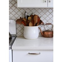 Jumbo-Größe Küchenutensilienhalter - Weiß, Grün, Blau Hand Geworfener Keramik-Utensilientopf Moderne Rustikale Bauernhaus-Küchendekoration von BackBayPottery