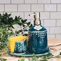 Küchen Seifenspender Set Mit Schwammhalter Und Tablett - Lotionsflasche Oder Flüssigseife Moderne Bauernhaus Seifenflasche Made To Order von BackBayPottery