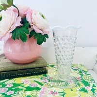 Vintage Mondstein Vase Hobnail Weiß Opalisierend Gekräuselter Rand Klar 14 cm Anchor Hocking Fenton von BackInTimeByAmanda