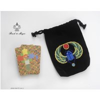 Bestickte Tarot-Tasche Mit Skarabäus. Esoterik. Zauberhafte Accessoires. Tarot Beutel. Okkultismus. Metaphysisch. Zauberei. Das Alte Ägypten Bestickte Tarot-Tasche Mit Skarabäus. Esoterik. Zauberhafte Accessoires. Tarot Beutel. Okkultismus. Metaphysisch. Zauberei. Das Alte Ägypten von BackToMagic