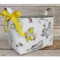 Winnie The Pooh Eeyore Und Tigger Auf Weißem Stoff - Mittelgroßer Stoffbeutel Organizer Container Korb Babyzimmer Dekor von BaffinBags