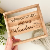 Holzrahmen „Willkommen, Kleines Wunder" | Personalisierbar |Geschenk Zur Geburt, Baby-Deko Mit Gravur, Handmade Holzrahmen „Willkommen, Kleines Wunder" | Personalisierbar |Geschenk Zur Geburt, Baby-Deko Mit Gravur, Handmade von BahaeDesigns