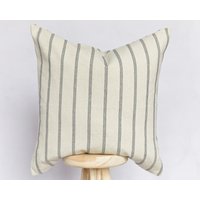 Handgemachte Beige Und Grau Coastal Gestreifte Kissenhülle | Stripe Farmhouse Country Kissenbezug von BahayInteriors