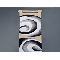 Wandteppich Wandkunst, Handgewebte Textil-Heimdekoration, Schwarz-Weiß-Modernes Wohnzimmer-Dekor, Strukturierte Wandbehang, Faser-Wand-Kunst Wandteppich Wandkunst, Handgewebte Textil-Heimdekoration, Schwarz-Weiß-Modernes Wohnzimmer-Dekor, Strukturierte Wandbehang, Faser-Wand-Kunst von Baibatextileart
