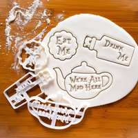 Alice Im Wunderland Als Ausstechform - Eat Me, Drink Teekanne, Verrückte Hutmacherparty von Bakerlogy
