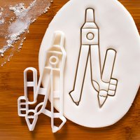 Kompass Ausstechform - Mathe & Technik Werkzeug Form Für Studenten, Lehrer, Architekten Kompass Ausstechform - Mathe & Technik Werkzeug Form Für Studenten, Lehrer, Architekten von Bakerlogy