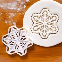 Schneeflocken Cookie Cutter - Winter Weihnachtsbäckerei, Gefrorene Eiskristall Design Schneeflocken Cookie Cutter - Winter Weihnachtsbäckerei, Gefrorene Eiskristall Design von Bakerlogy